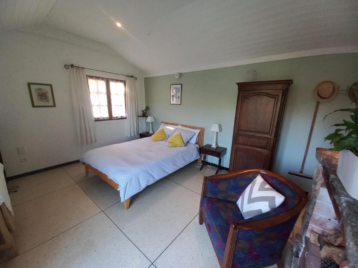 Studio Apartment In Bargemon Екстериор снимка